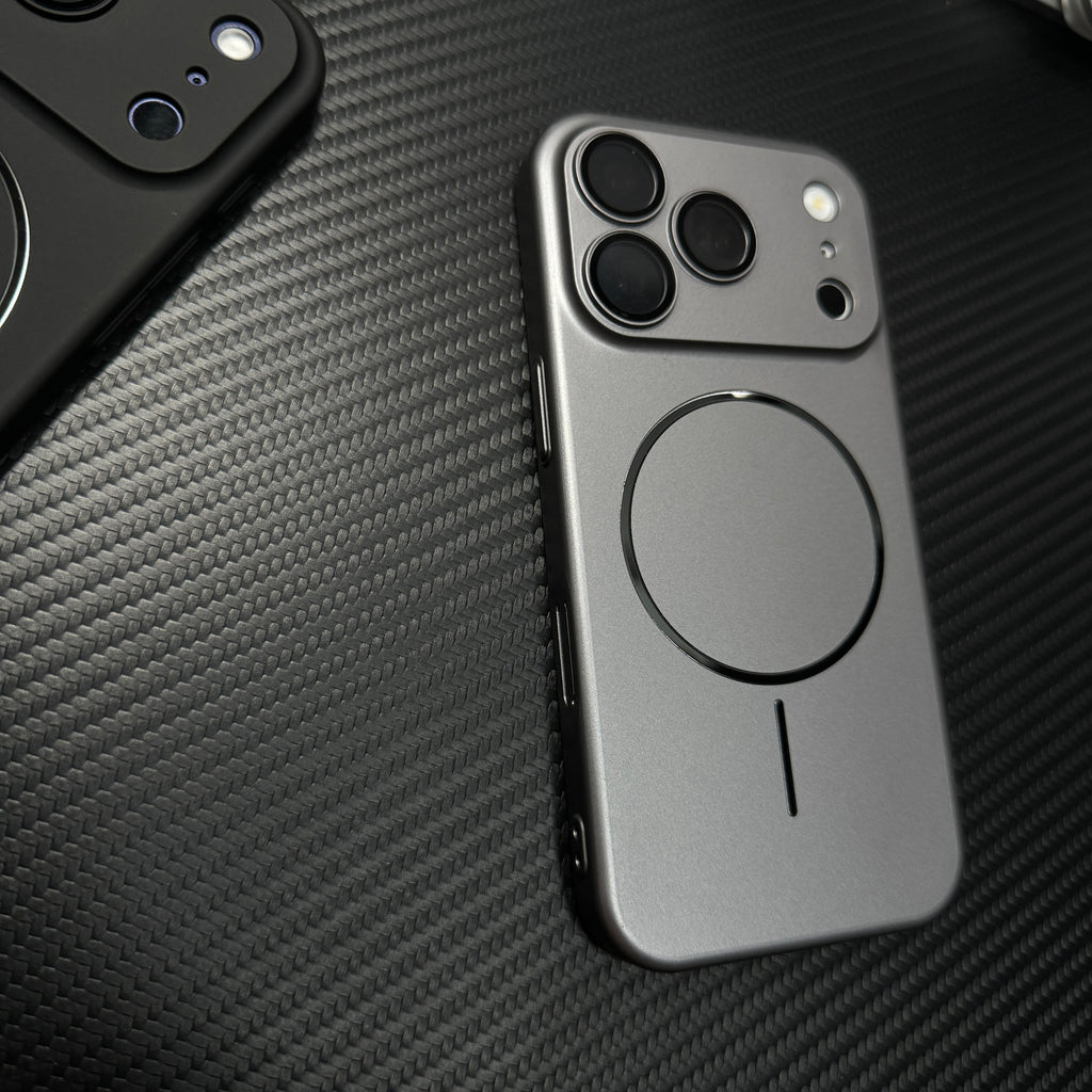 Ultra-thin magnetic case