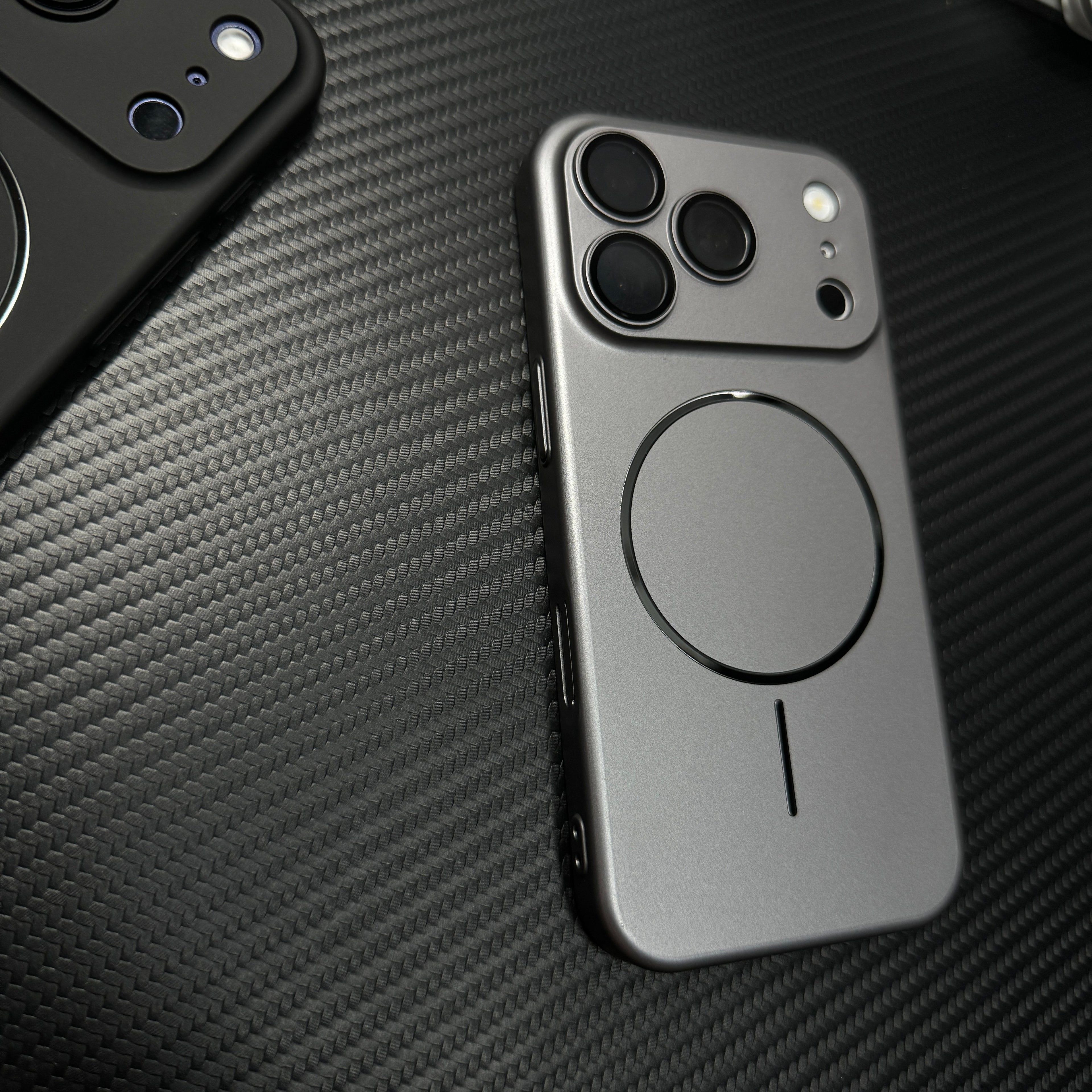 Ultra-thin magnetic case