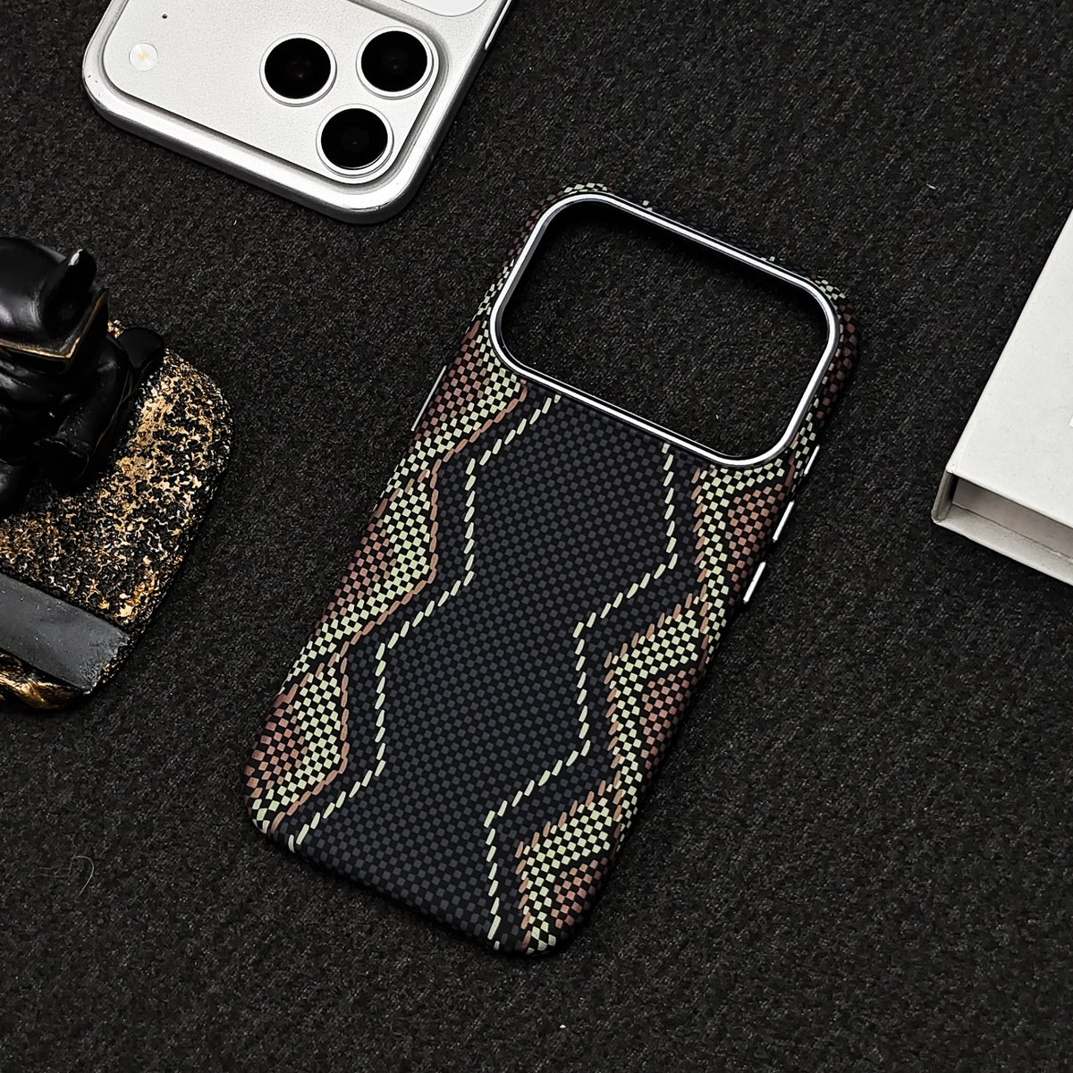 Aramid fiber phone case