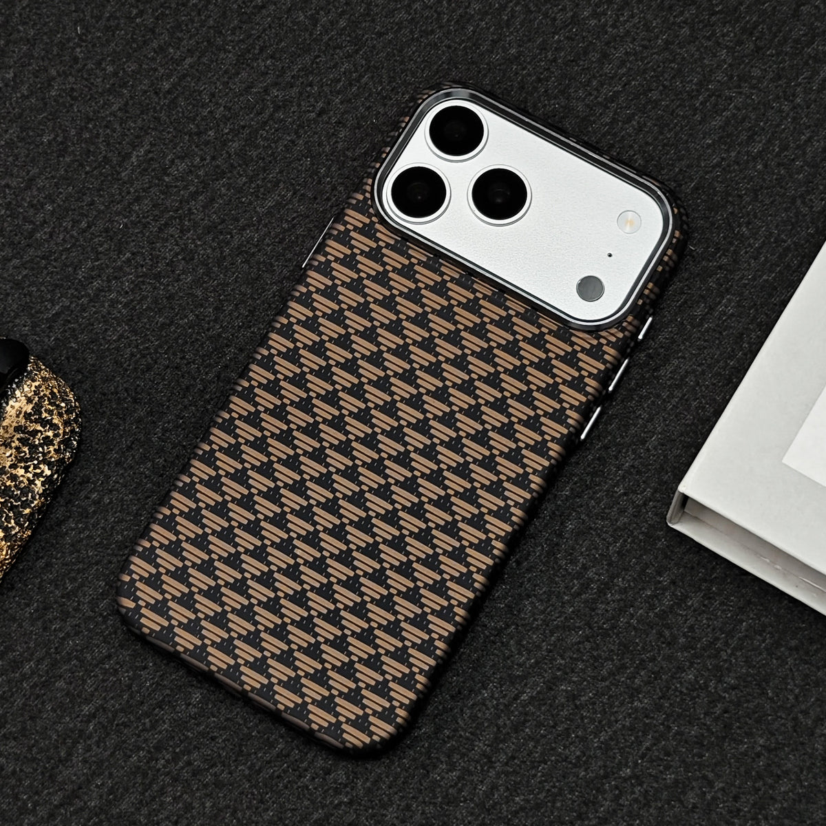 Aramid fiber phone case